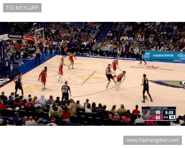 开拓者官方分享凯勒布乐福离开球馆时携篮球的温馨瞬间